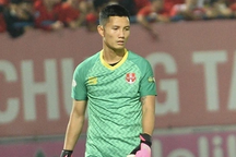 Thủ môn đội tuyển Việt Nam mất trí nhớ tạm thời sau pha va chạm