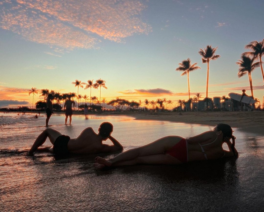 Lệ Quyên khoe dáng bên tình trẻ ở Hawaii và những lần đốt mắt với bikini - 4 Lệ Quyên khoe dáng bên tình trẻ ở Hawaii và những lần đốt mắt với bikini - 4