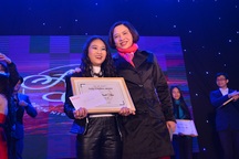 Cô bé lớp 6 hát rock ấn tượng đăng quang Ams’ Got Talent