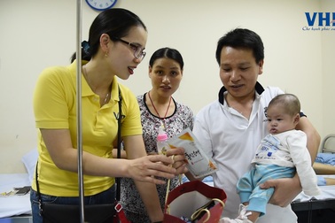 Tết thiếu nhi: “VHPGroup - Thắp sáng nụ cười em”