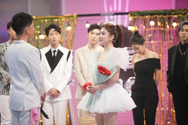 Tặng 3 món quà, vượt 2000km nhưng chàng trai Hà Nội vẫn bị hot girl từ chối