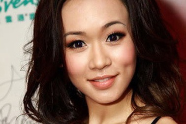 Cựu hoa hậu Hồng Kông bị tố bội bạc đang mang bầu