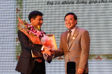 Bộ GD-ĐT tặng bằng khen cho công ty Zodiac