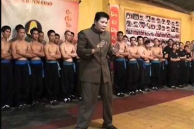 Cao thủ Vịnh Xuân đối đầu với Nam Huỳnh Đạo: Chiêu trò đánh bóng tên tuổi?