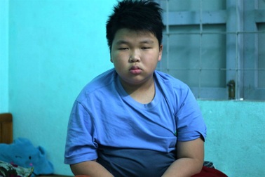 "Con không muốn mắc bệnh nữa, đau lắm..., con chỉ muốn đi học"