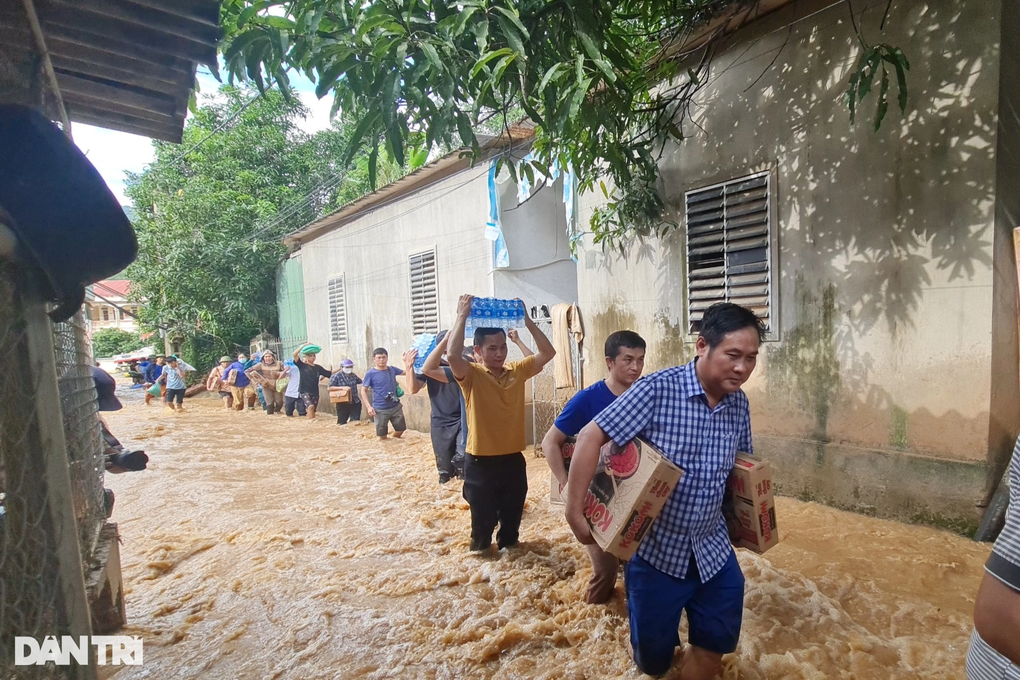 Quặn lòng nỗi đau nơi tâm lũ quét qua ở huyện biên giới Nghệ An - 7 Quặn lòng nỗi đau nơi tâm lũ quét qua ở huyện biên giới Nghệ An - 7