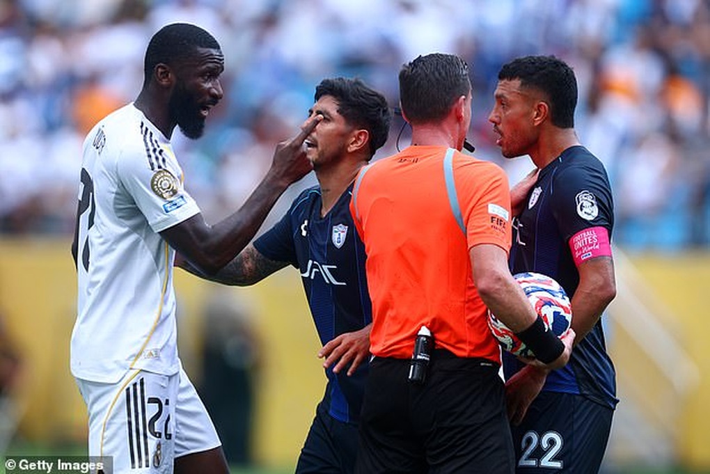 Sự cố khiến Real Madrid nổi giận, FIFA vào cuộc điều tra - 1 Sự cố khiến Real Madrid nổi giận, FIFA vào cuộc điều tra - 1