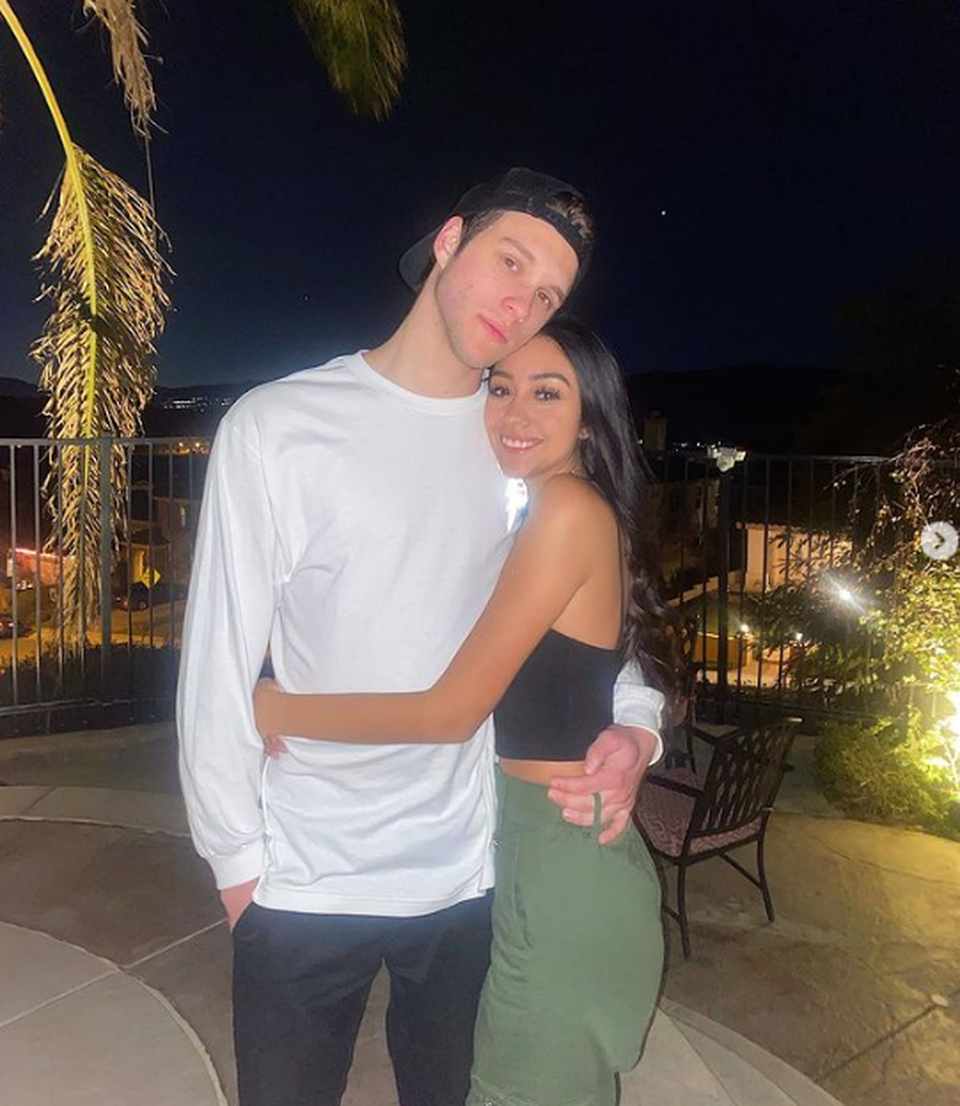 Kiếm hàng trăm USD mỗi ngày nhờ nhắn tin với đàn ông cô đơn - 3