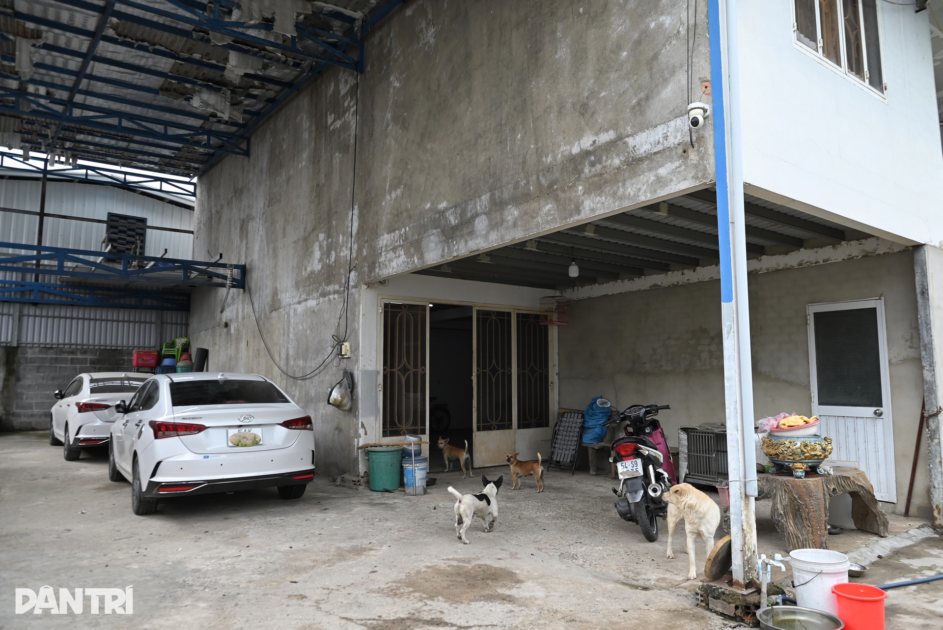 Hiện trạng dãy nhà 43 căn xây sai phép có nguy cơ bị tháo dỡ ở TPHCM - 12 Hiện trạng dãy nhà 43 căn xây sai phép có nguy cơ bị tháo dỡ ở TPHCM - 12