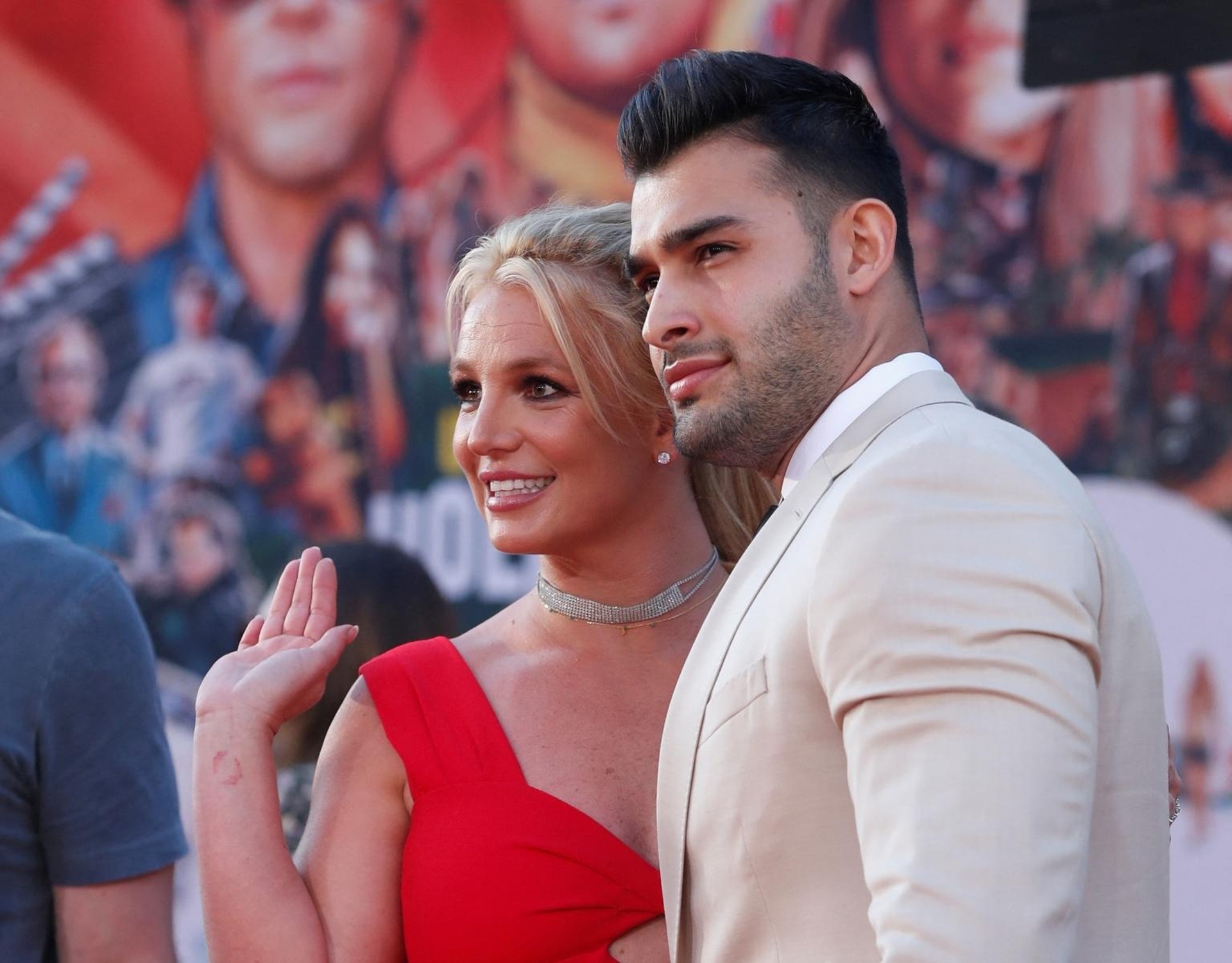 Britney sống phóng túng, để ngực trần cưỡi ngựa giữa lúc ly hôn chồng trẻ - 7 Britney sống phóng túng, để ngực trần cưỡi ngựa giữa lúc ly hôn chồng trẻ - 7