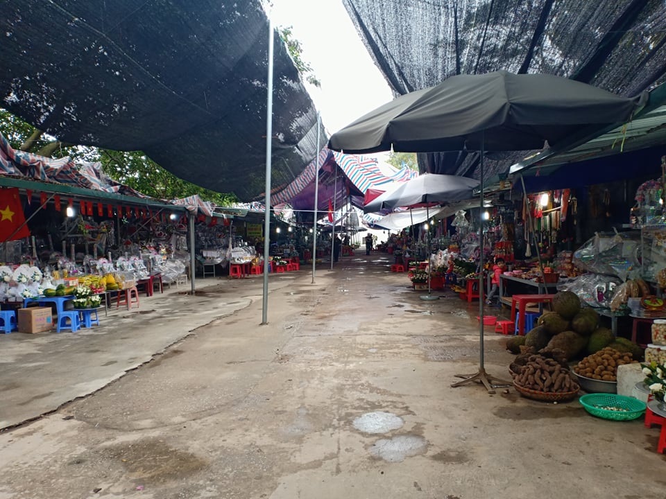 Nhiều đền, chùa vắng khách đi lễ do lo ngại virus corona - 7