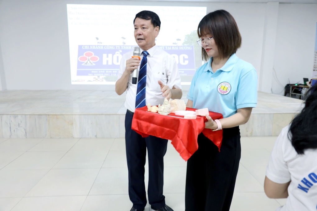 Anh hùng lao động truyền cảm hứng khởi nghiệp cho sinh viên Đại học Kinh Bắc - 3 Anh hùng lao động truyền cảm hứng khởi nghiệp cho sinh viên Đại học Kinh Bắc - 3