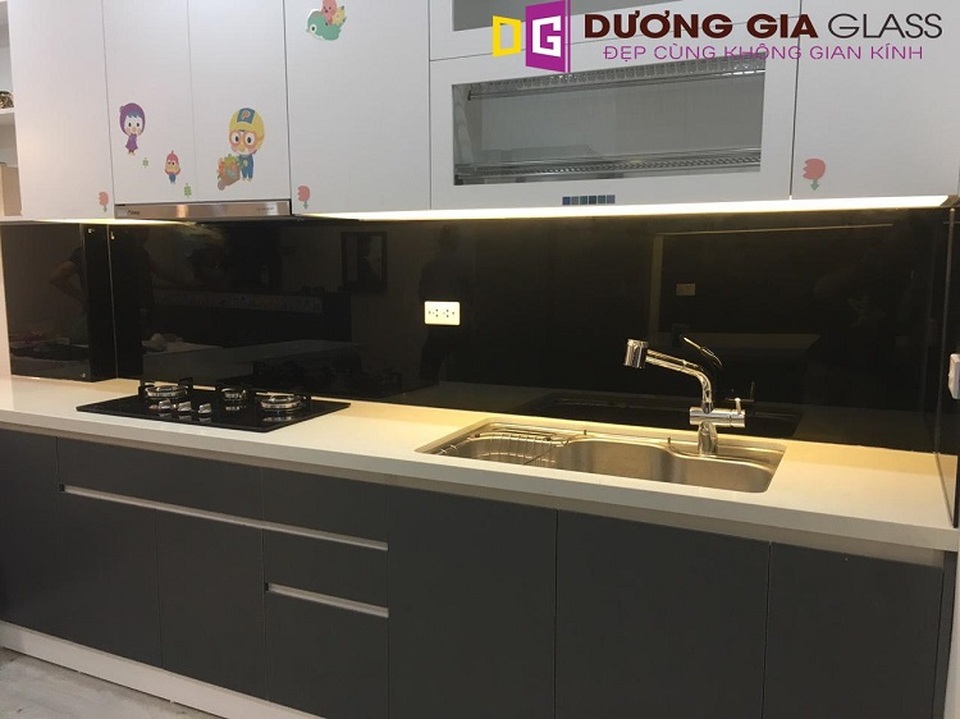 Kính ốp bếp Dương Gia Glass - “Chất lượng sản phẩm đặt lên hàng đầu - 2 Kính ốp bếp Dương Gia Glass - “Chất lượng sản phẩm đặt lên hàng đầu - 2