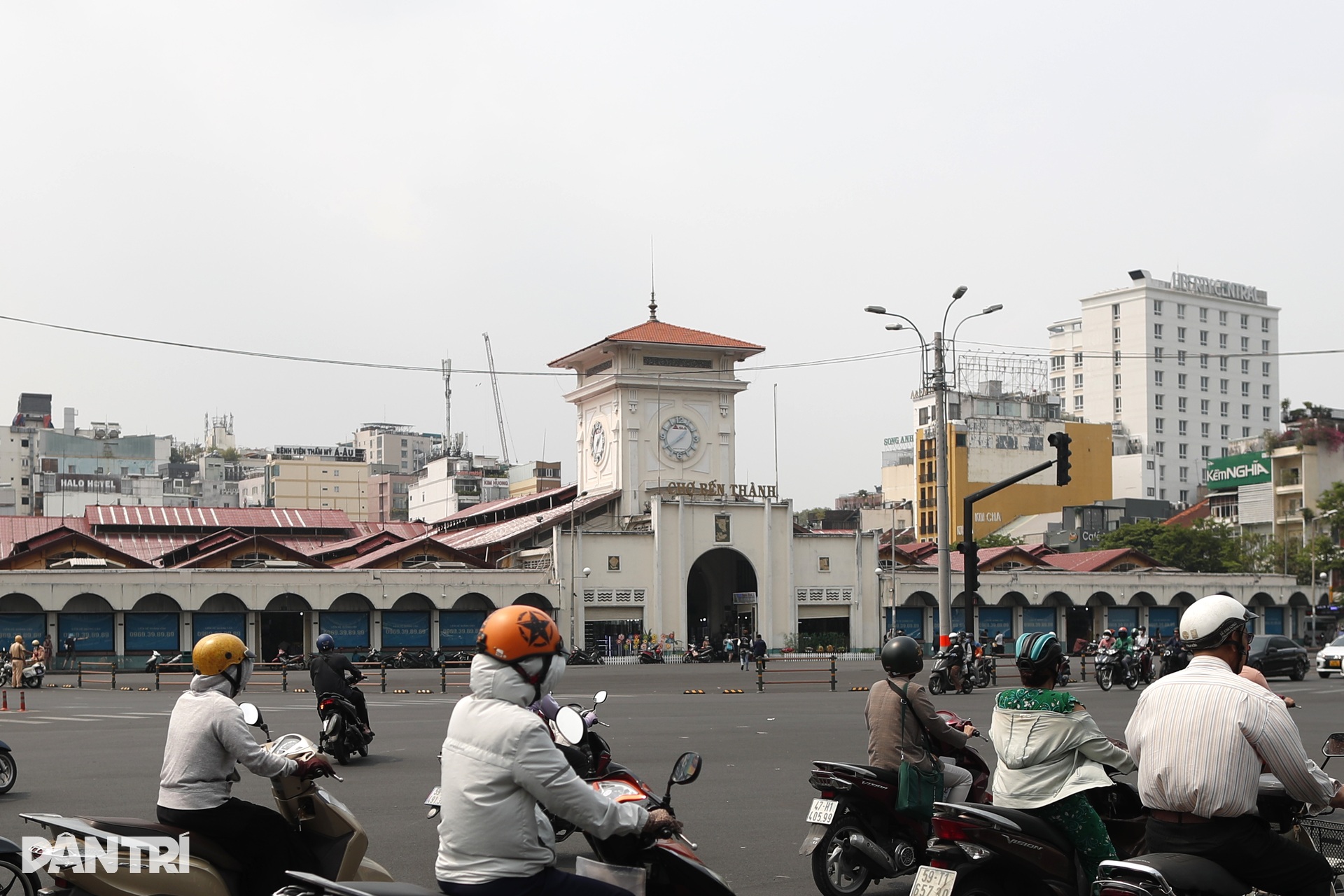 Diện mạo bùng binh Bến Thành sau hơn 100 năm - 10 Diện mạo bùng binh Bến Thành sau hơn 100 năm - 10