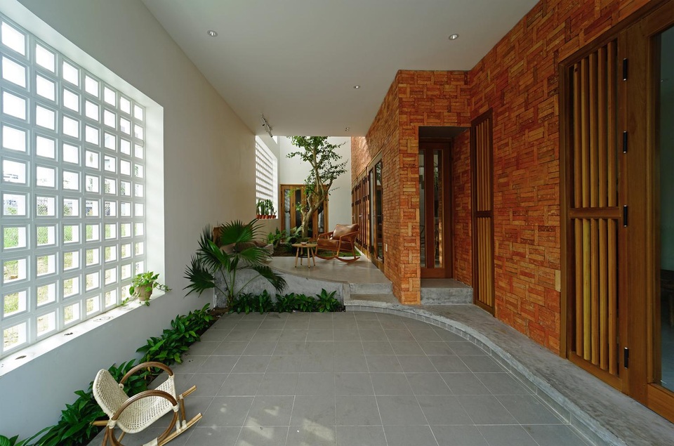Nhà phố tràn ngập nắng gió ở Quảng Ngãi xuất hiện ấn tượng trên báo Tây - 3 Nhà phố tràn ngập nắng gió ở Quảng Ngãi xuất hiện ấn tượng trên báo Tây - 3