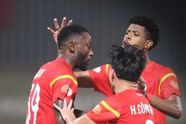 4 đội bóng bất phân thắng bại trong hai trận đấu sớm V-League