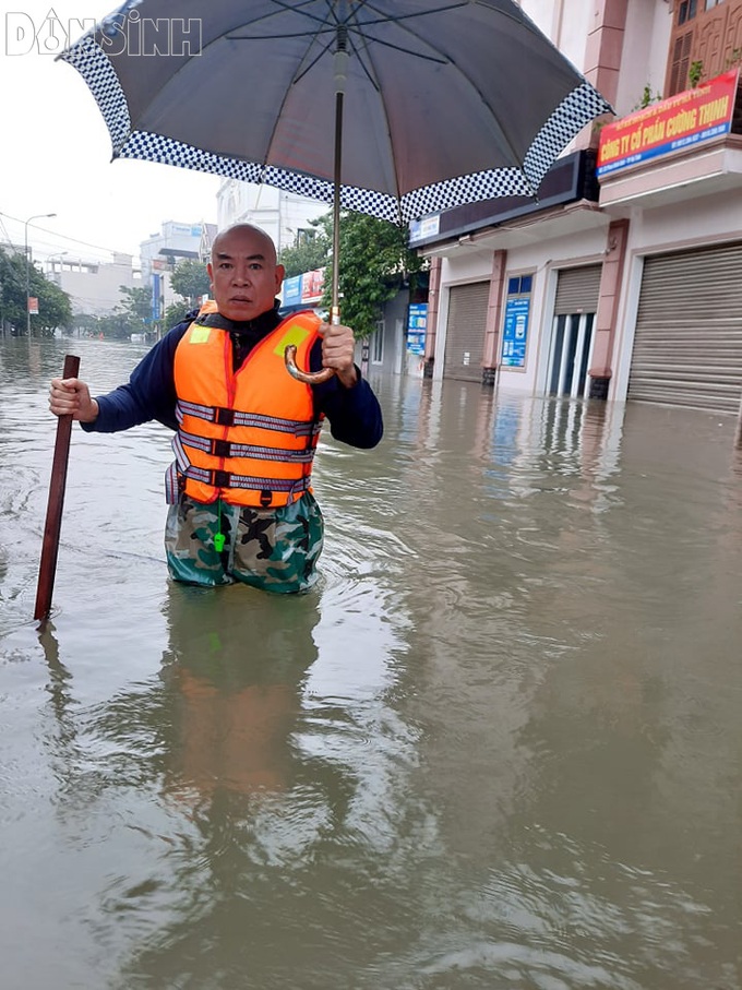 Thành phố Hà Tĩnh băng hà giữa biển lũ  - Ảnh 4.