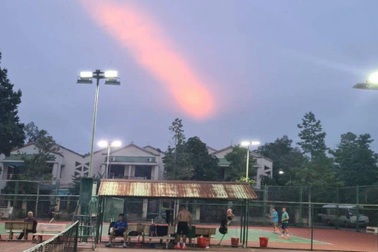 Xôn xao về vệt sáng kỳ lạ trên bầu trời Quảng Ngãi