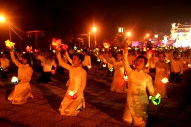 Lung linh đêm hội hoa đăng 705 năm “công chúa Huyền Trân mở cõi”