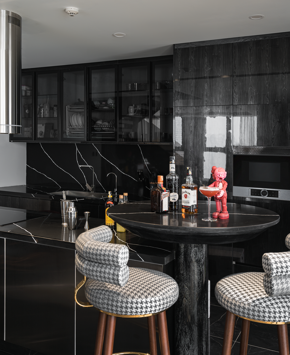 Căn hộ Hà Nội đẹp lạ trưng bày cả bộ sưu tập đồ chơi khủng của gia chủ 9X - 12