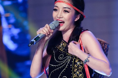 Phạm Thu Hà xinh đẹp hóa cô gái Pacô trong “Tiếng đàn Ta Lư"