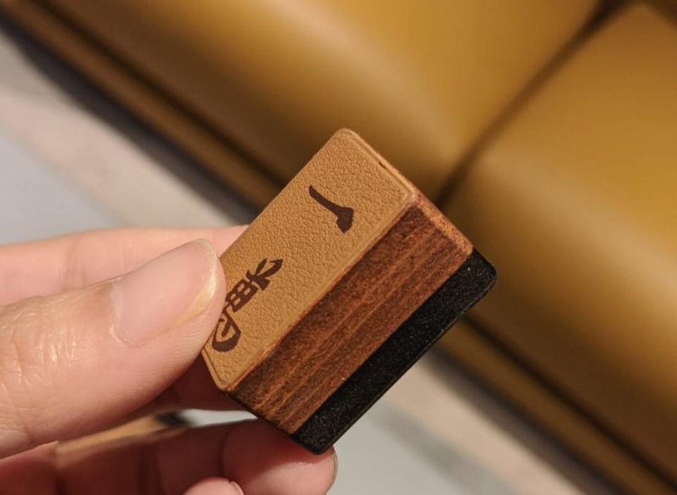 Hãng thời trang xa xỉ ra mắt bộ mạt chược bằng da trị giá gần... 1 tỷ đồng - 2