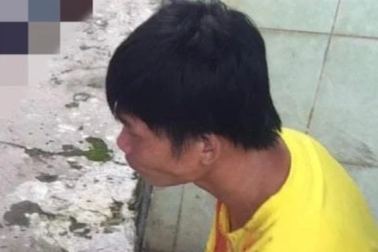 Đâm chết bạn nhậu rồi ngồi bên cạnh thi thể nạn nhân