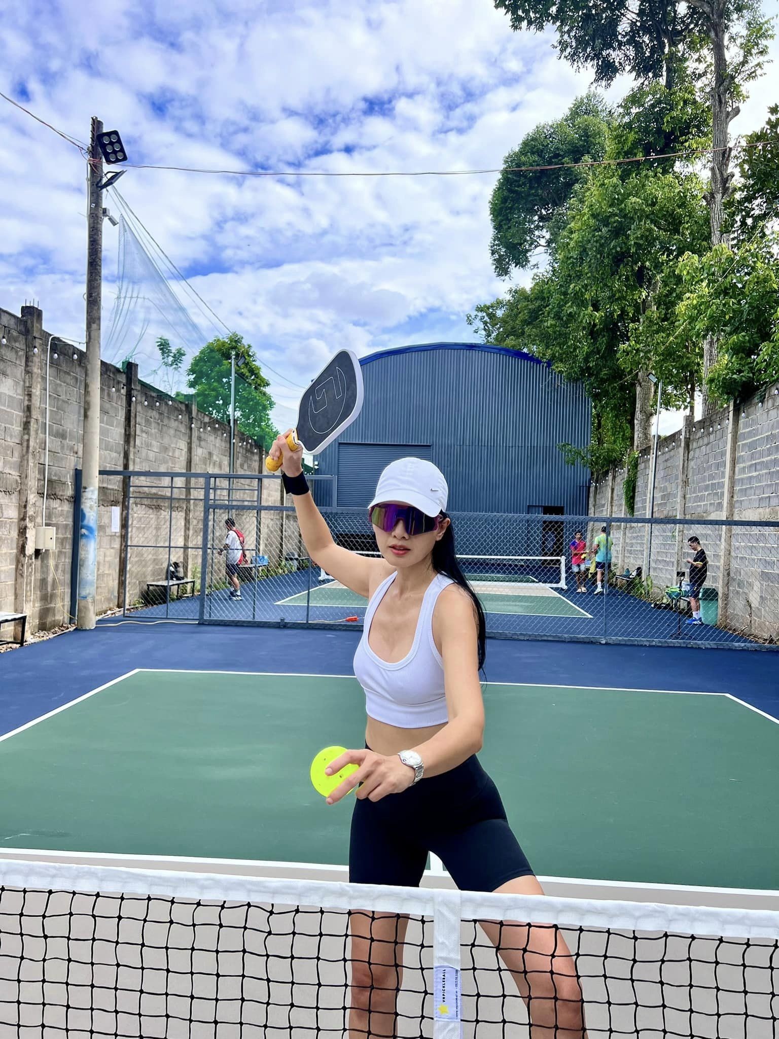 View - Siêu mẫu Anh Thư mặc trẻ trung trên sân pickleball | Báo Dân trí