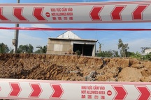 Gấp rút điều tra nguyên nhân đường 80 tỉ chưa hoàn công đã sụt lún nghiêm trọng