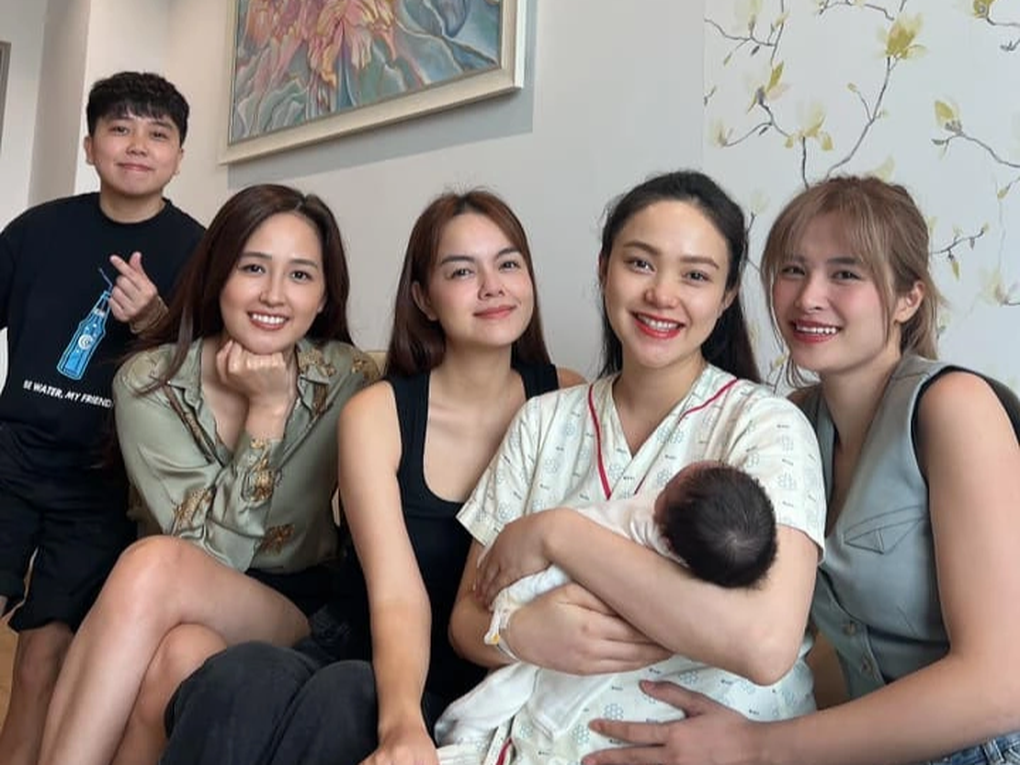 Minh Hằng đón con trai đầu lòng, nhan sắc sau sinh gây chú ý - 3 Minh Hằng đón con trai đầu lòng, nhan sắc sau sinh gây chú ý - 3