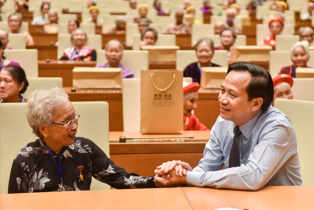 Chủ tịch Quốc hội: Đặc biệt quan tâm phụng dưỡng Bà mẹ Việt Nam anh hùng - 3 Chủ tịch Quốc hội: Đặc biệt quan tâm phụng dưỡng Bà mẹ Việt Nam anh hùng - 3