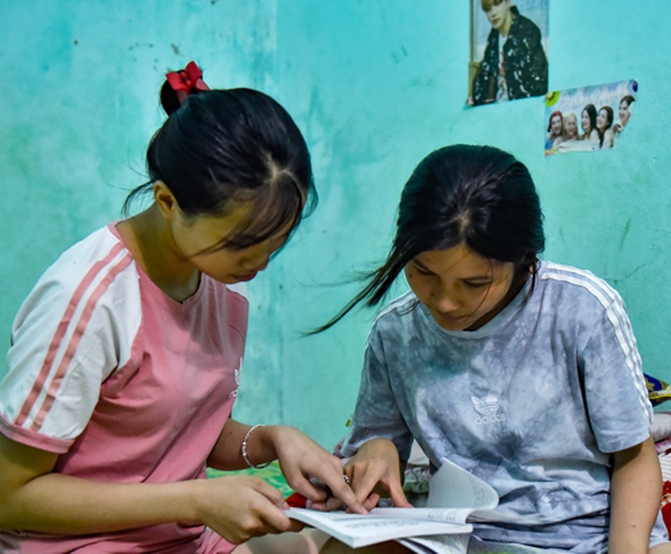 Sĩ tử vùng biên miệt mài ôn thi trong phòng trọ - 3 Sĩ tử vùng biên miệt mài ôn thi trong phòng trọ - 3
