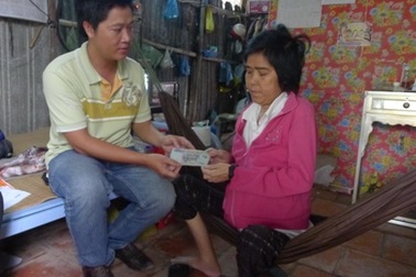 Quý Nhân ái hỗ trợ 5 triệu đồng đến bà Trần Thị Kim Long