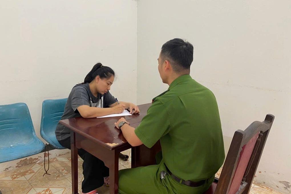 Tạm giữ người phụ nữ cho vay nặng lãi đến 365%/năm ở Cẩm Phả - 1 Tạm giữ người phụ nữ cho vay nặng lãi đến 365%/năm ở Cẩm Phả - 1