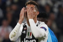 C.Ronaldo "nổ súng", Juventus vẫn bị loại khỏi Champions League