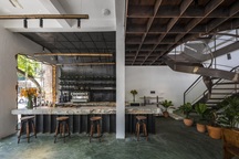 Quán cà phê cải tạo từ biệt thự cổ, đẹp như ốc đảo xanh giữa lòng Đà Nẵng