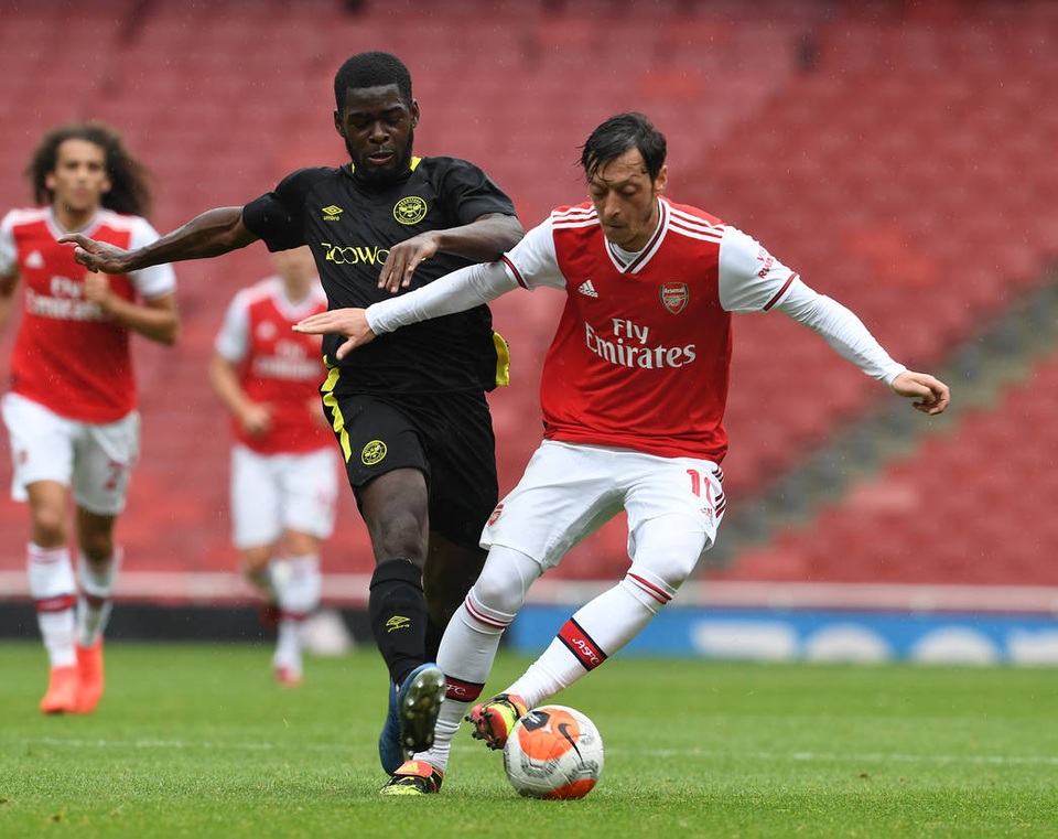 Arsenal thua 2-3 trước đội bóng đang thi đấu ở hạng Nhất - 10 Arsenal thua 2-3 trước đội bóng đang thi đấu ở hạng Nhất - 10