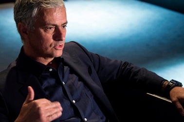 HLV Mourinho bất ngờ lên tiếng trách móc MU