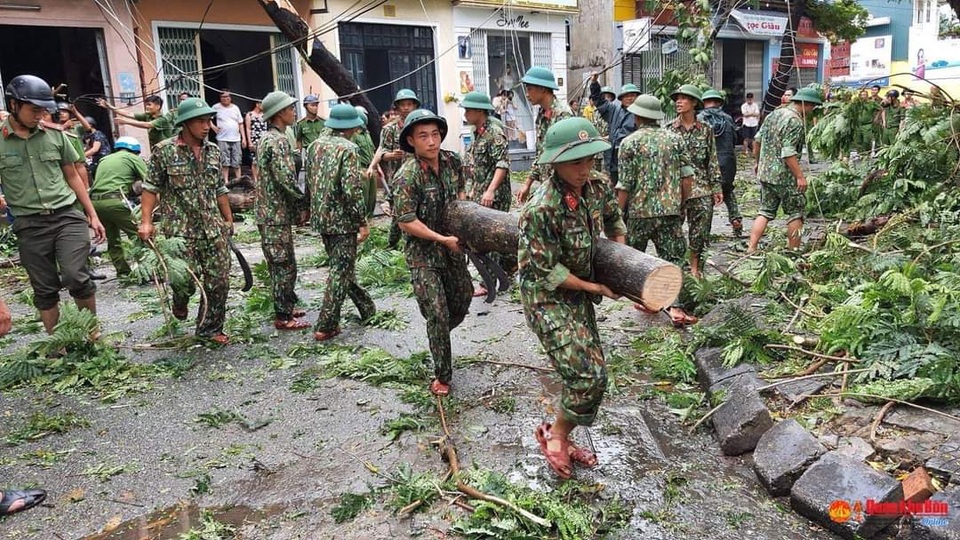 Thừa Thiên Huế căng mình khắc phục thiệt hại do bão số 5 gây ra - 9 Thừa Thiên Huế căng mình khắc phục thiệt hại do bão số 5 gây ra - 9