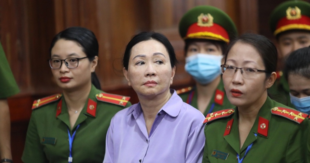 Ngoại binh giúp sức cho Trương Mỹ Lan chiếm đoạt hàng chục nghìn tỷ đồng - 1 Ngoại binh giúp sức cho Trương Mỹ Lan chiếm đoạt hàng chục nghìn tỷ đồng - 1