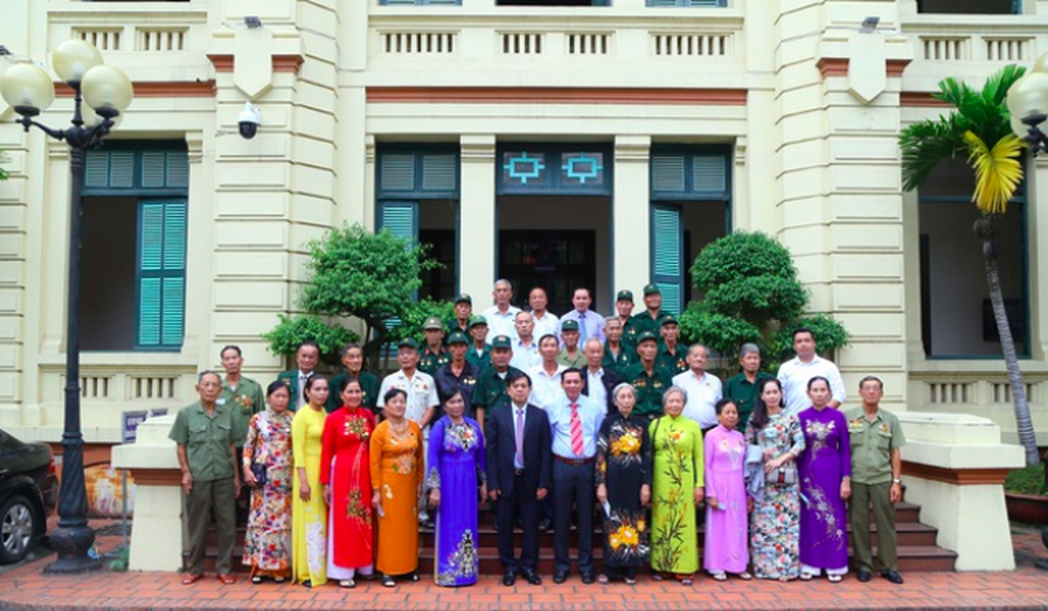 Bộ LĐ-TBXH gặp mặt đoàn đại biểu người có công với cách mạng tỉnh Cà Mau - 1 Bộ LĐ-TBXH gặp mặt đoàn đại biểu người có công với cách mạng tỉnh Cà Mau - 1