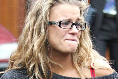 Cựu thành viên Atomic Kitten ly dị chồng