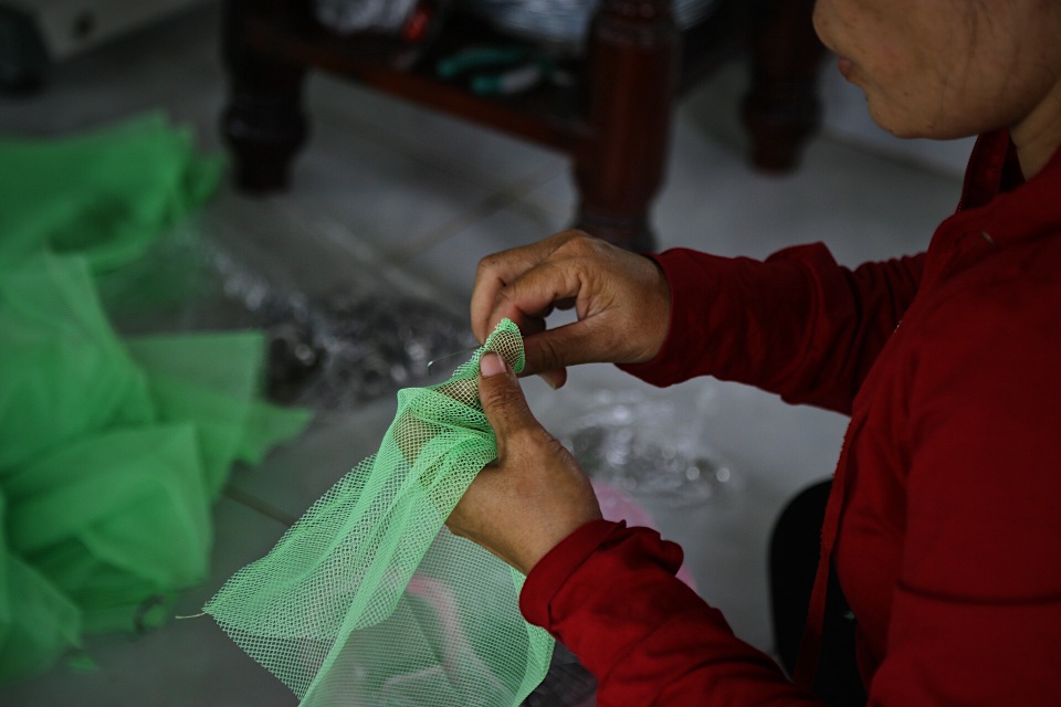 Kỹ sư 9x chế máy sản xuất bẫy ruồi, tạo việc làm cho nhiều người - 10 Kỹ sư 9x chế máy sản xuất bẫy ruồi, tạo việc làm cho nhiều người - 10