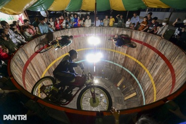 Mô tô bay - màn diễn xiếc với "bức tường tử thần" cuối cùng ở Việt Nam
