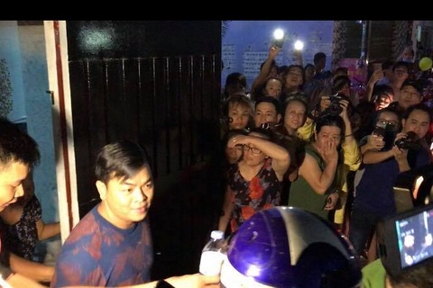 Khám xét quán karaoke của Phúc XO - người đeo nhiều vàng nhất Việt Nam