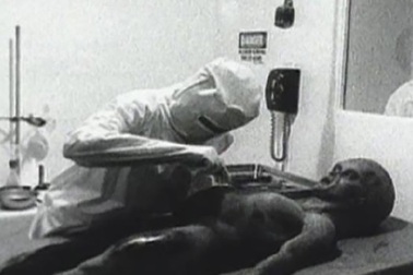 Video khám nghiệm tử thi người ngoài hành tinh ở Roswell là có thật?