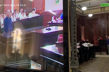 Bị cáo Đinh Ngọc Hệ trả lời tại tòa