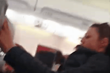 Hành khách “nảy như bóng” do máy bay rung lắc dữ dội