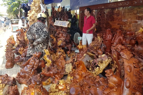 Đồ mỹ nghệ "đổ bộ" xuống phố phục vụ nhu cầu sắm Tết