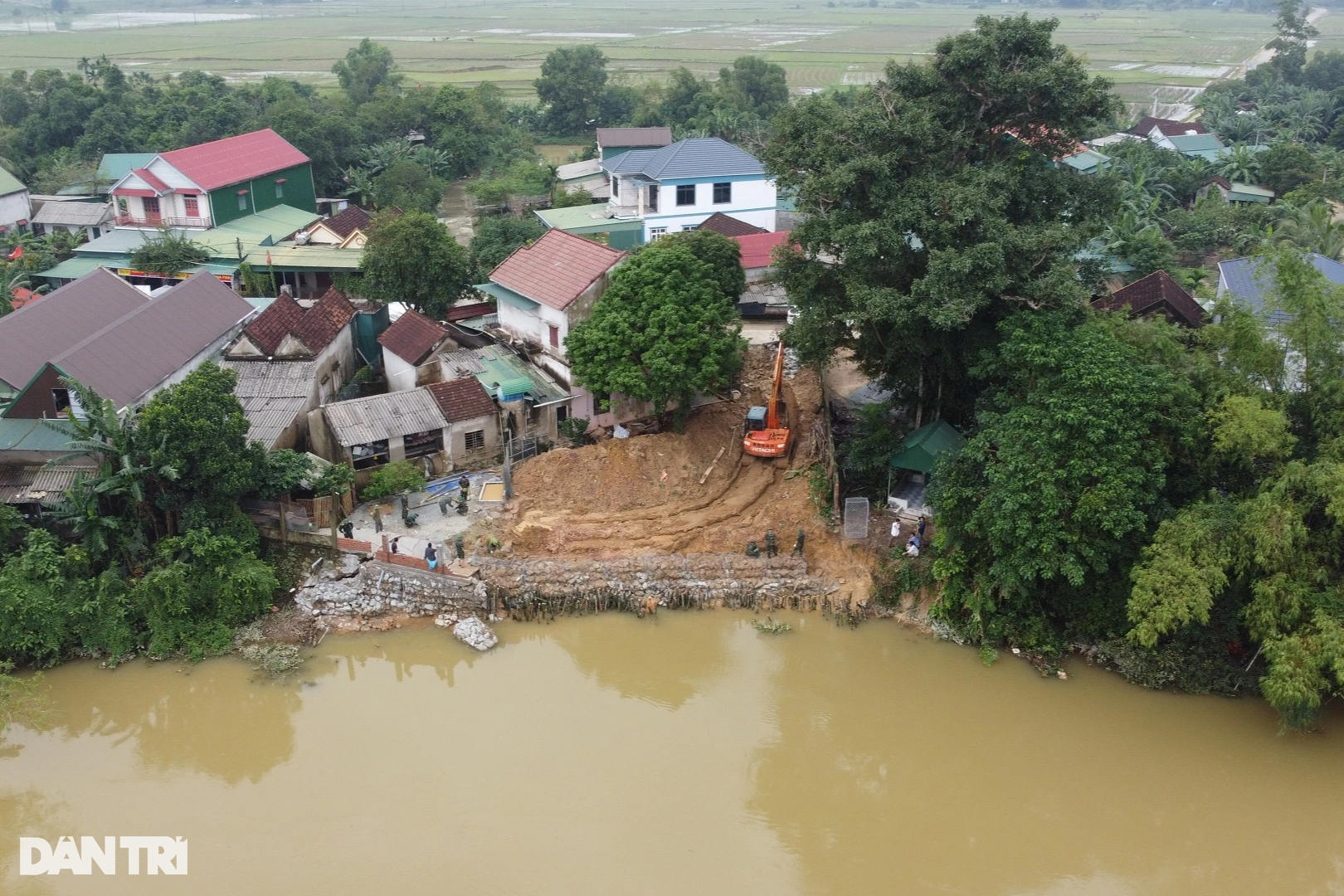 Mất ăn mất ngủ bên bờ sông sạt lở - 2